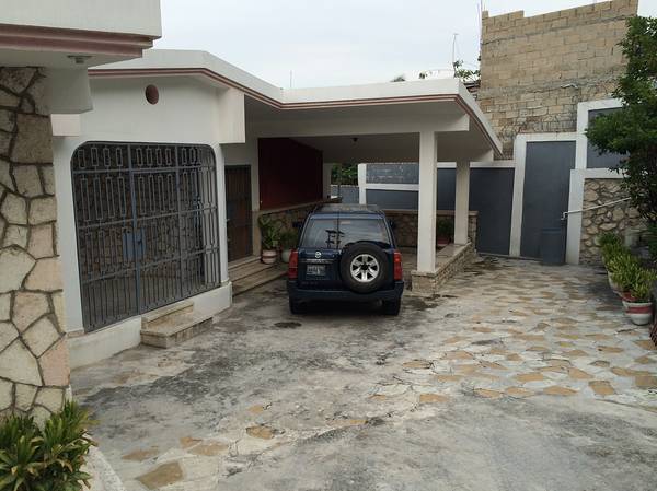 4 Beds 3 baths Maison a Vendre en Petionville Haiti House For Sale