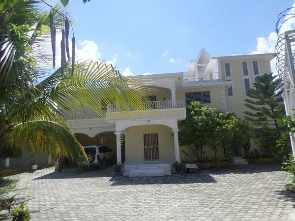 9 camas 12 Baños Propiedad Casa en venta Pernier Haití Maison a vendre.